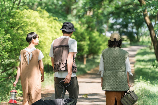 pic01 BBQへ向かう男女