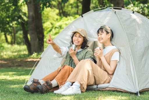 pic04 テントにいる女性たち